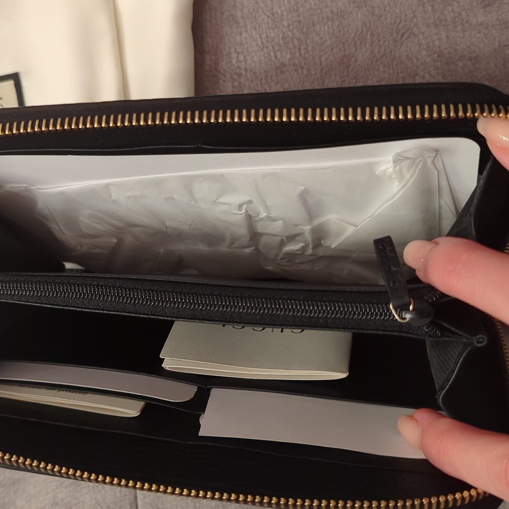 Authentic Gucci Zip over Wallet - Picture 5 of 12